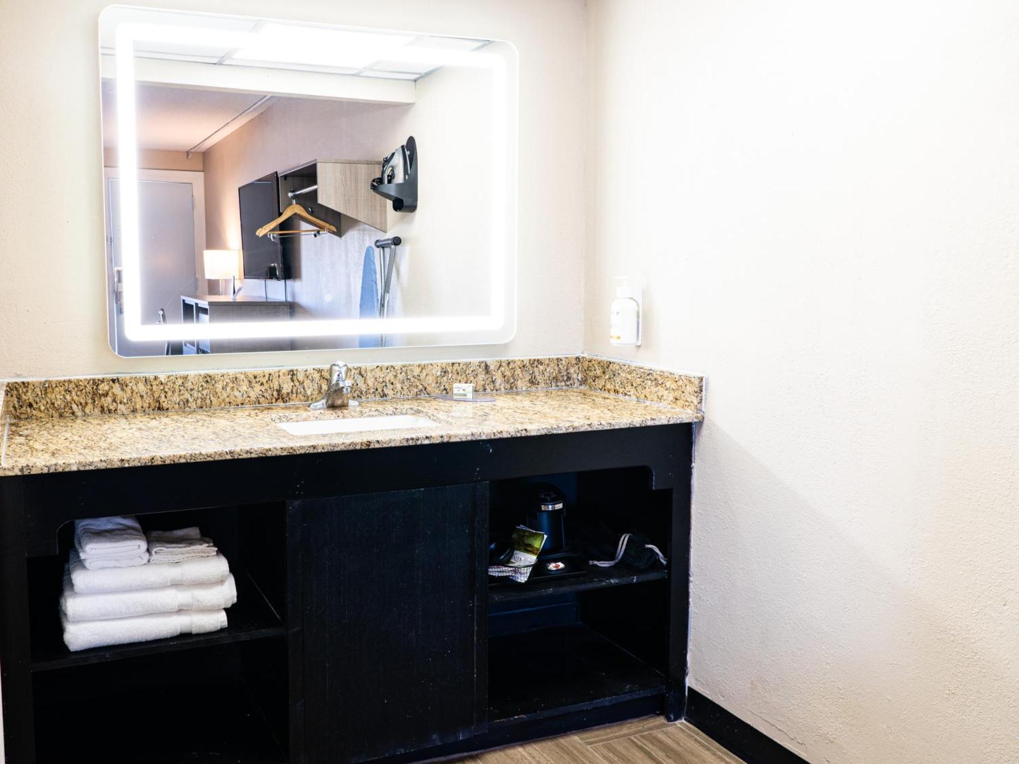 Baymont By Wyndham Corpus Christi Airport Hotel ภายนอก รูปภาพ