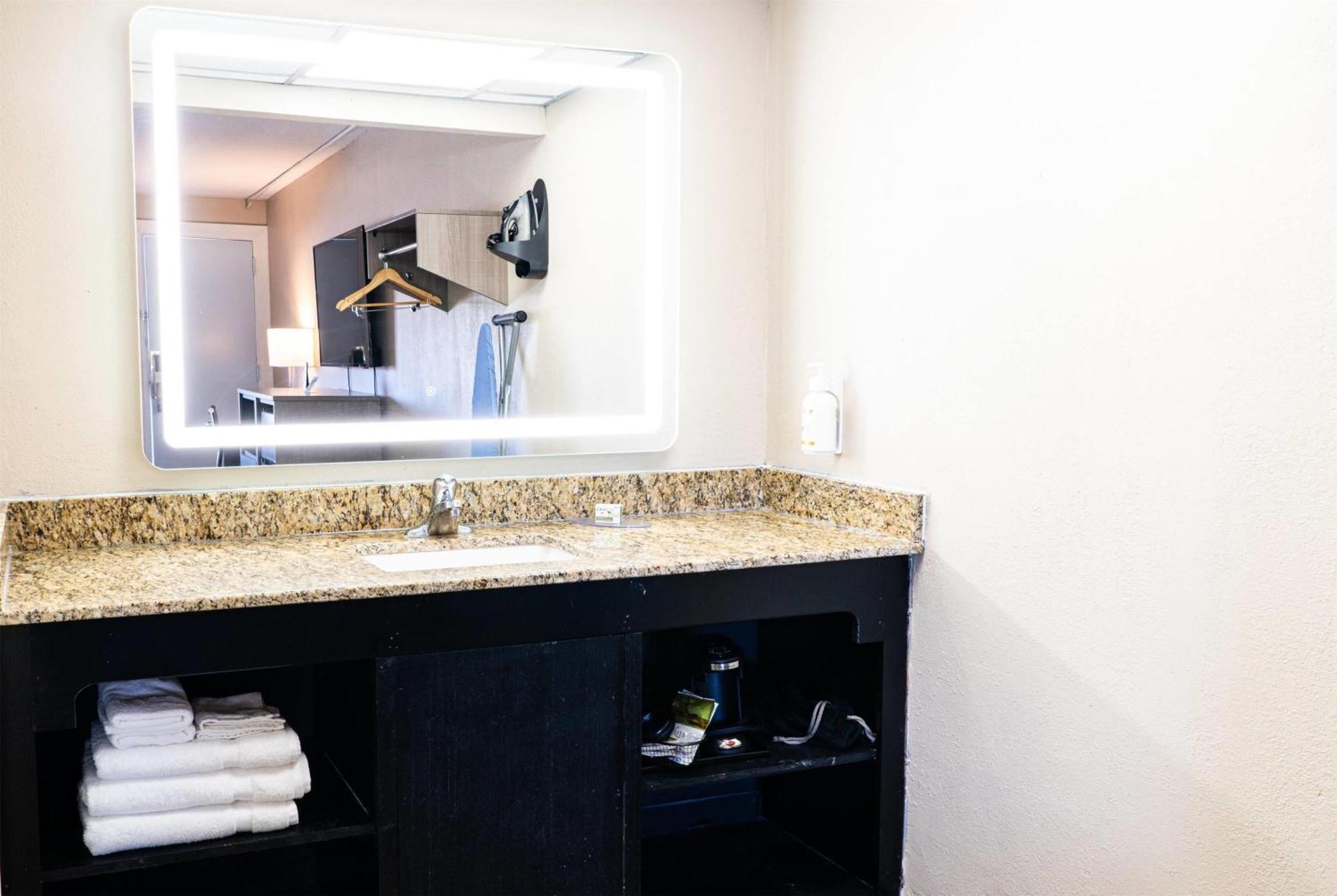 Baymont By Wyndham Corpus Christi Airport Hotel ภายนอก รูปภาพ