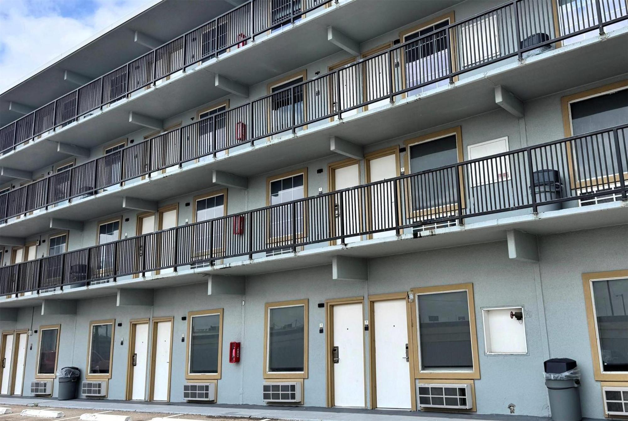 Baymont By Wyndham Corpus Christi Airport Hotel ภายนอก รูปภาพ